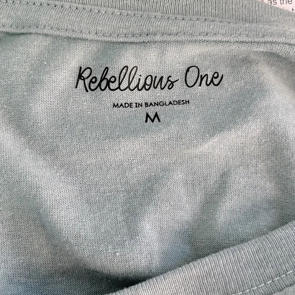 Rebellious One “Grateful”Slate Graphic Women’s Tee - Picture 6 of 6